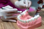 <b>Implanty zębów Warszawa - DENTIS Specjalistyczna Przychodnia Stomatologiczna</b>